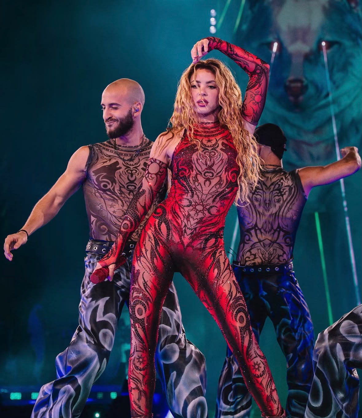 Shakira é colombiana e tem 49 anos