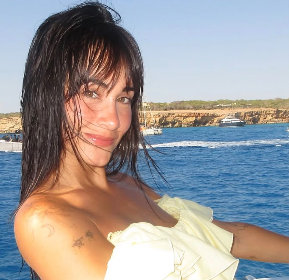 Aitana dá pistas sobre seu quinto álbum e a possível identidade rosa da próxima era.